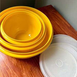 Tupperware Vintage Set of Harvest Yellow Nesting Mixing Bowls with Lids